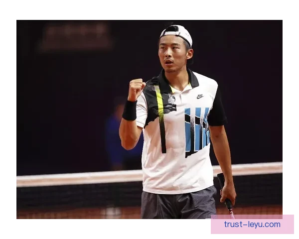 新赛季网球巡回赛激战正酣名将强势回归掀起冠军争夺热潮全球瞩目