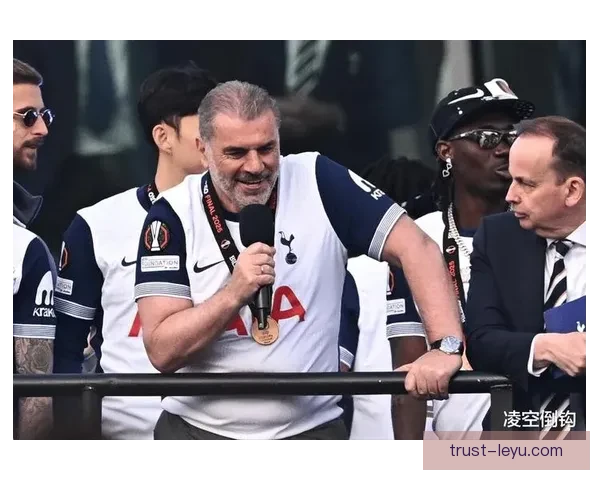 欧洲五大联赛激战正酣豪门争冠格局生变引发球迷热议与转会风云再起