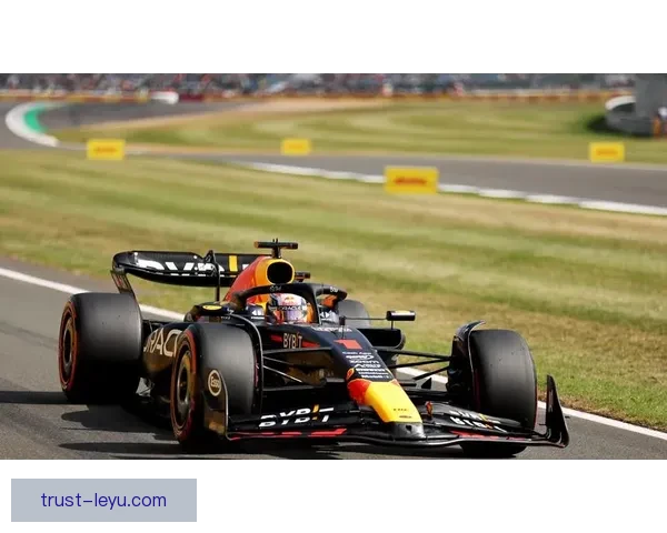 F1赛季最新动态：车手表现震撼、技术革新引领未来赛事发展